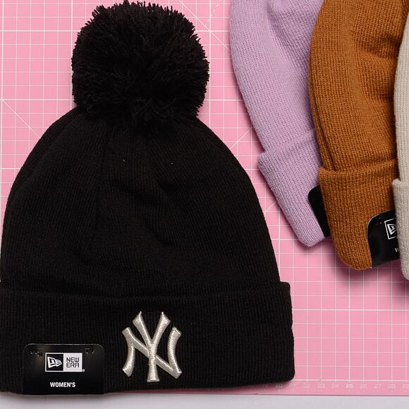 Damen Mütze New Era MLB Womens Metallic Pom Beanie - NY Yankees - Toasted Peanut / Metallic Gold