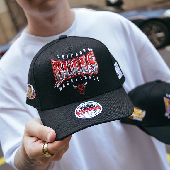 Kappe Mitchell & Ness - NBA Glow Up Classic Red Chicago Bulls Black