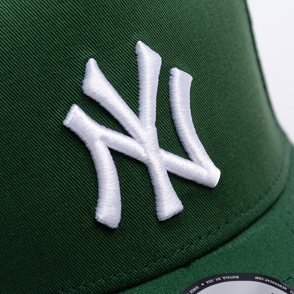 Kappe New Era - MLB Essential 9FORTY A-Frame - NY Yankees - Cilantro Green