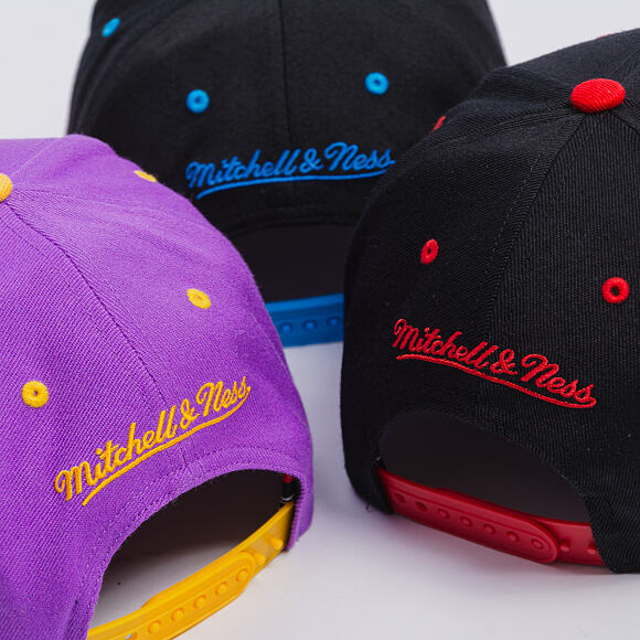 Kappe Mitchell & Ness - NBA Team Arch Snapback - Chicago Bulls - Black / Red