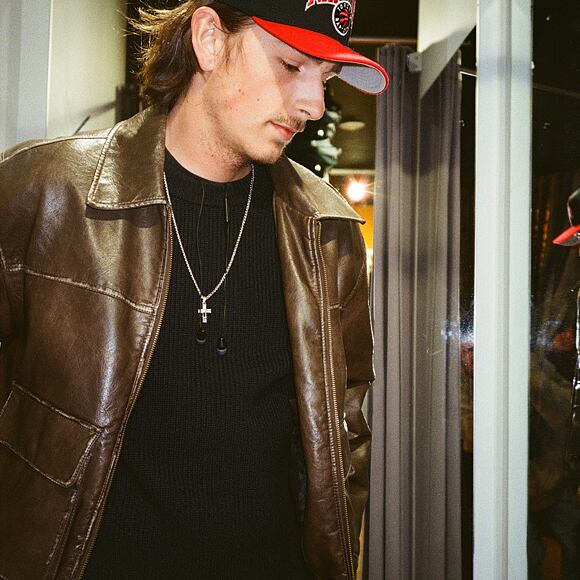 Kappe Mitchell & Ness - NBA Team Arch Snapback - Toronto Raptors - Black / Red