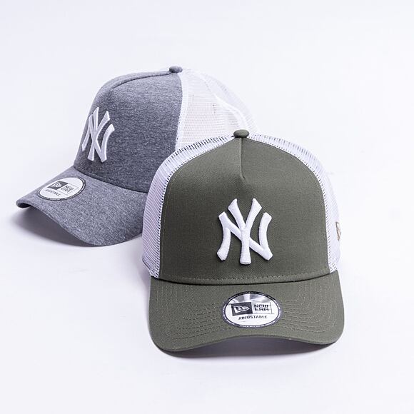 Kappe New Era - MLB Essential 9FORTY Trucker - NY Yankees - New Olive / White