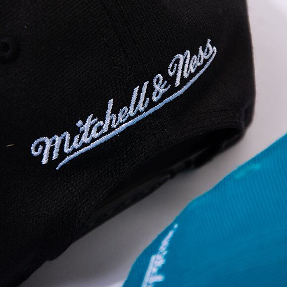 Kappe Mitchell & Ness - Team Ground 2.0 Pro Snapback - Carolina Hurricanes - Black