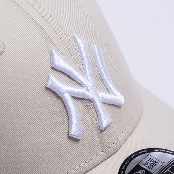 Kappe New Era - MLB Essential 9FORTY - NY Yankees - Stone / White