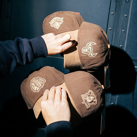 Kappe Mitchell & Ness - NBA Lux Chain Strapback - New York Knicks - Brown