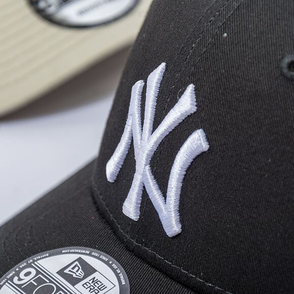 Kappe New Era - MLB Essential 9FORTY - NY Yankees - Black / White