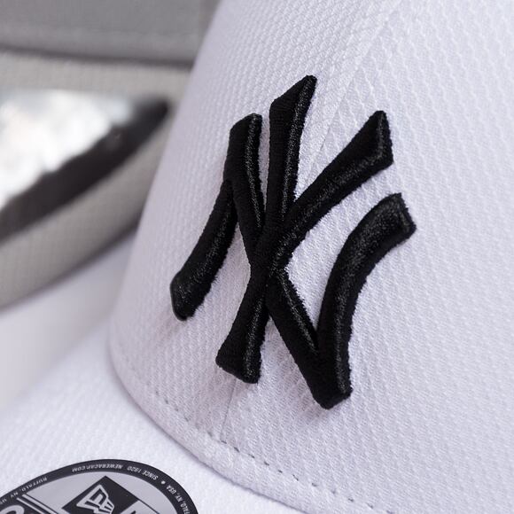 Kappe New Era - 9FORTY Diamond Era Essential - NY Yankees - White / Black