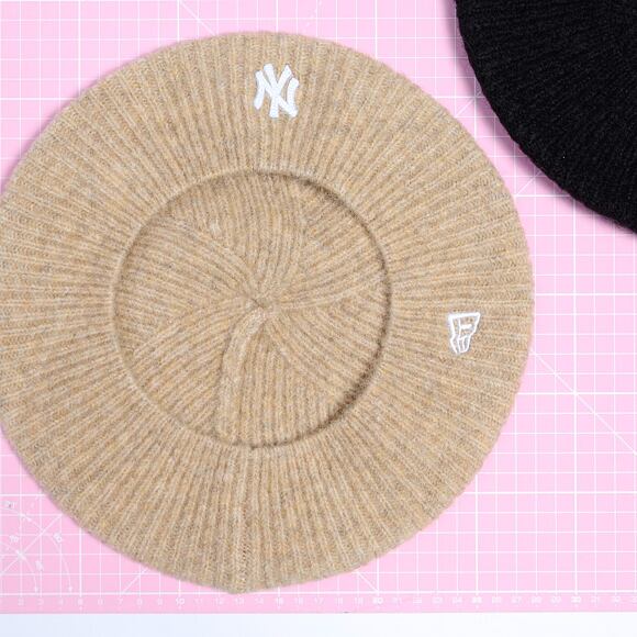 Baskenmütze New Era - MLB Womens Knitted Beret - NY Yankees - Toffee / White