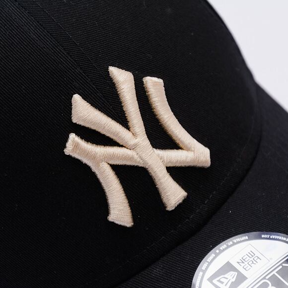 Kappe New Era - MLB Essential 9FORTY - NY Yankees - Black / Stone