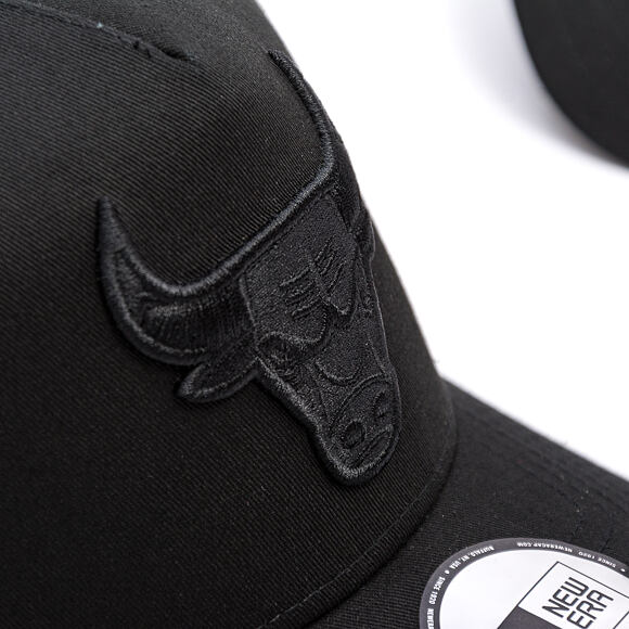 Kappe New Era - NBA League Essential 9FORTY A-Frame - Chicago Bulls - Black