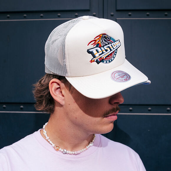 Kappe Mitchell & Ness - Detroit Pistons - Evergreen Trucker Hwc - Off White