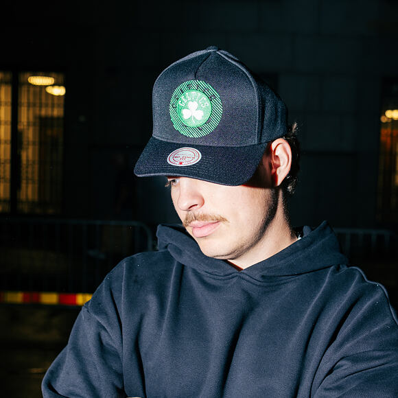 Kappe Mitchell & Ness - NBA Tilted Pro Snapback - Boston Celtics - Black