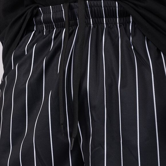 Karl Kani Shorts - Small Signature Pinstripe Mesh Shorts - Schwarz/Weiß
