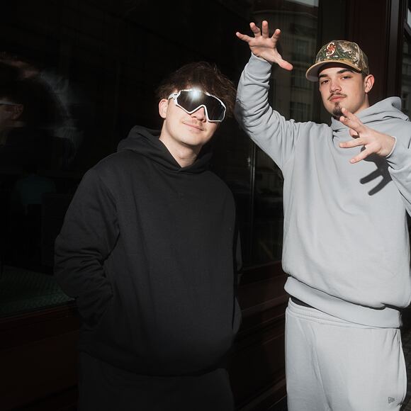 Pullover New Era - Tech Flag Oversized Hoodie - Black / Grey