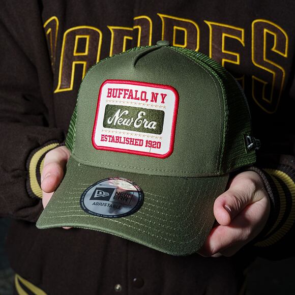 Kappe New Era - Buffalo Patch 9FORTY Trucker - New Olive