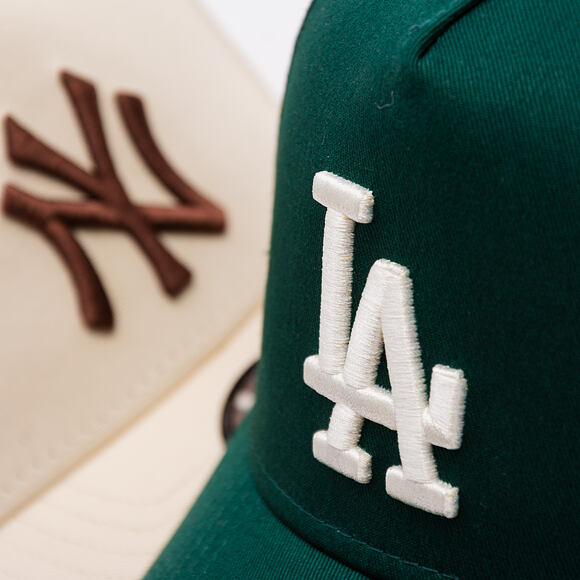 Kappe New Era - MLB League Essential 9FORTY A-Frame - LA Dodgers - Dark Green / Cream