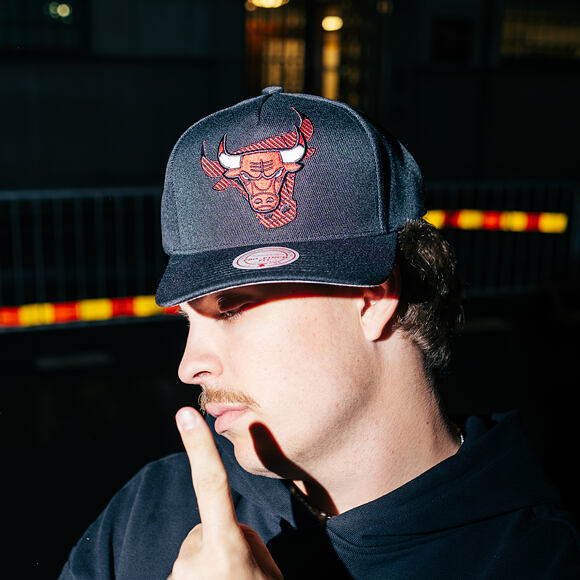 Kappe Mitchell & Ness - NBA Tilted Pro Snapback - Chicago Bulls - Black