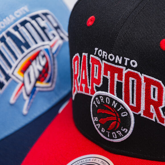 Kappe Mitchell & Ness - NBA Team Arch Snapback - Toronto Raptors - Black / Red