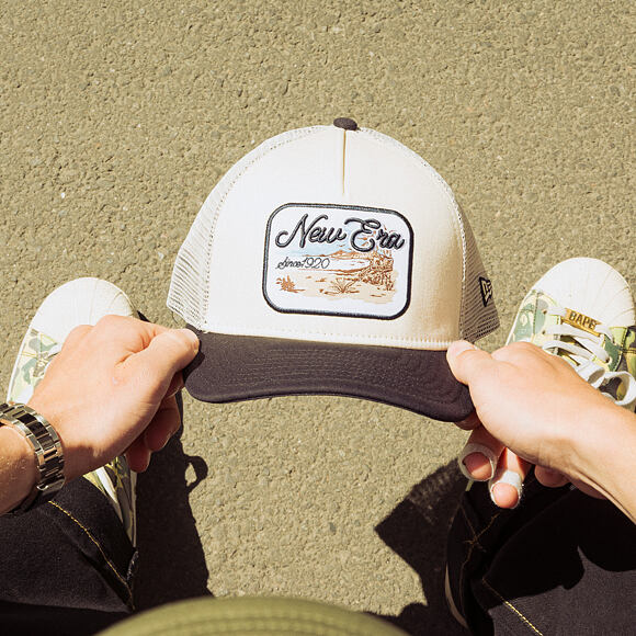Kappe New Era - Branded Wild West Patch 9FORTY M-CROWN A-Frame Trucker - Cream / Navy
