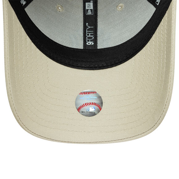 Kappe New Era - MLB League Essential 9FORTY - NY Yankees - Stone / Cilantro Green