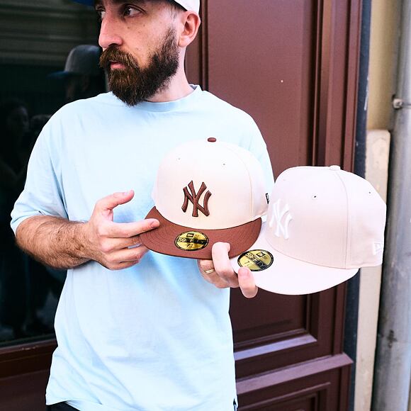 Kappe New Era - MLB League Essential 59FIFTY - NY Yankees - Cream / Deep Auburn