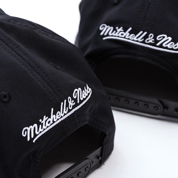 Kappe Mitchell & Ness - NBA April Showers Snapback - Chicago Bulls - Black