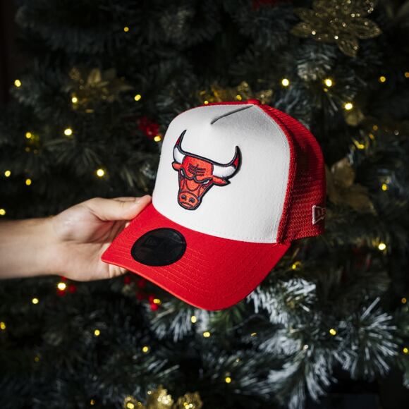 Kappe New Era - NBA Team Clear 9FORTY Trucker - Chicago Bulls - White / Red