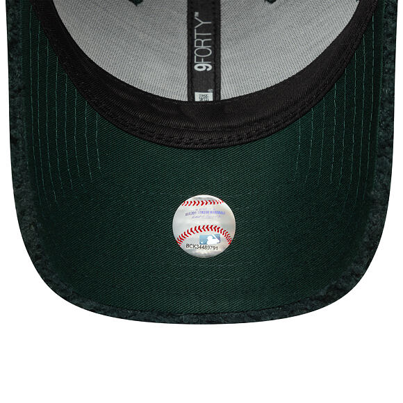 Kappe New Era - MLB Winter Borg Teddy Fleece 9FORTY - Oakland Athletics - Dark Green / White