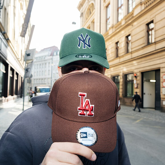 Kappe New Era - MLB Team Outline 9FORTY A-Frame - NY Yankees - Dark Green / Stone