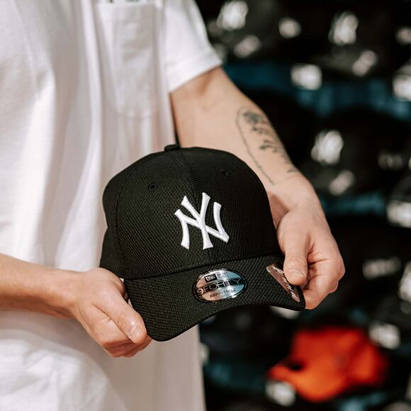 Kappe New Era 9FORTY Diamond Era - NY Yankees - Strapback Black / White