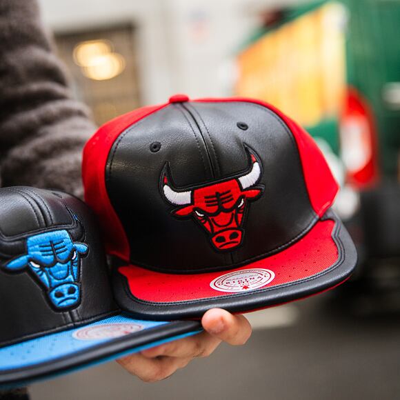 Kappe Mitchell & Ness - Day One Snapback - Chicago Bulls - Black-Red