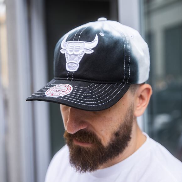 Kappe Mitchell & Ness - Dip Dye Pro Snapback - Chicago Bulls - Black