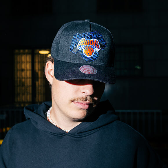 Kappe Mitchell & Ness - NBA Tilted Pro Snapback - New York Knicks - Black