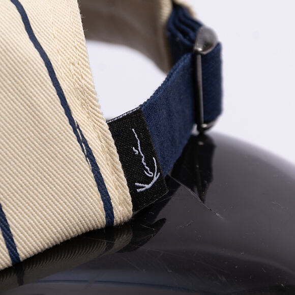 Kappe Karl Kani - Cursive Varsity Pinstripe Baseball Cap