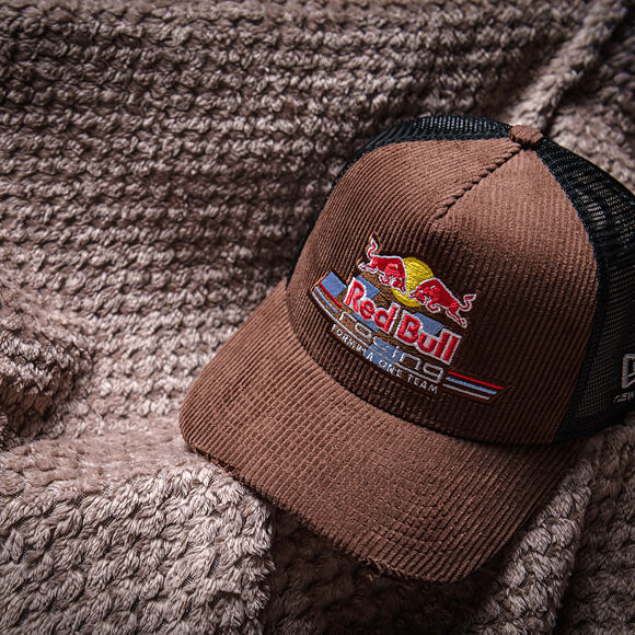 Kappe New Era - F1 Distressed Cord 9FORTY A-Frame Trucker - RED BULL F1 - Chestnut Brown
