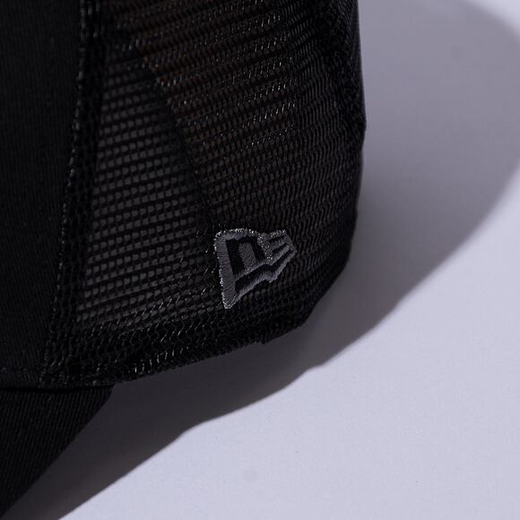 Kappe New Era - NBA Black on Black 9FORTY Trucker - LA Lakers - Black