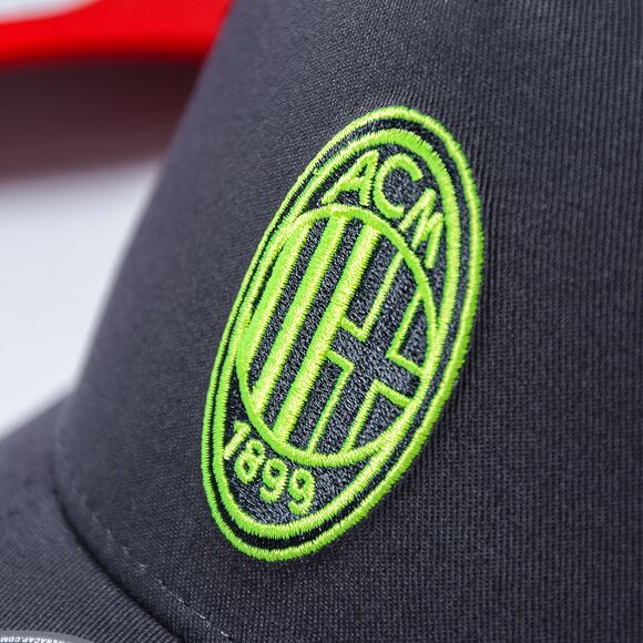 Kappe New Era - 9FORTY Trucker Seasonal - AC Milan - Grey Heather
