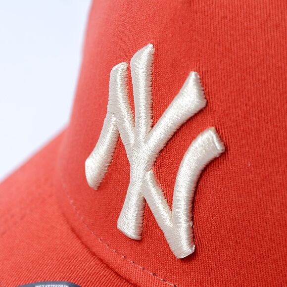 Kappe New Era - 9FORTY A-Frame League Essential - NY Yankees - Rust / Stone