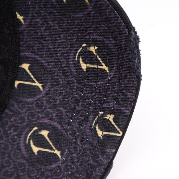 Kappe Capslab - Trucker Assassins Creed - Naoe - Black / Red