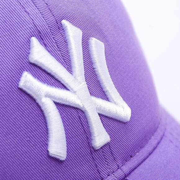 Kappe New Era - MLB League Essential 9TWENTY - NY Yankees - Mauve / White