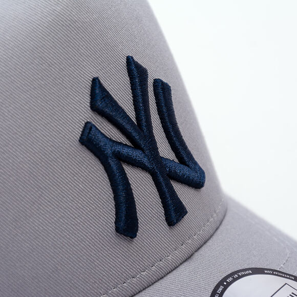 Kappe New Era - MLB Side Patch 9FORTY Trucker - NY Yankees - Grey