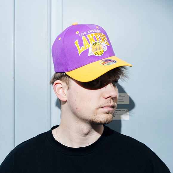 Kappe Mitchell & Ness - NBA Team Arch Snapback - Los Angeles Lakers - Purple / Yellow