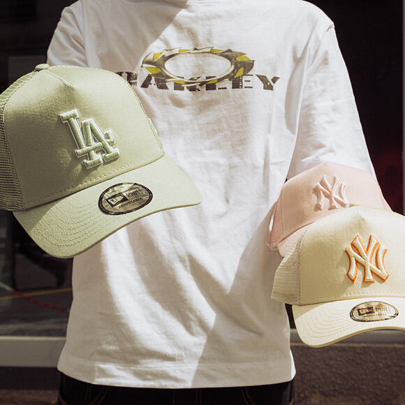 Kappe New Era - MLB Outline 9FORTY A-Frame Trucker - NY Yankees - Cream / Orange