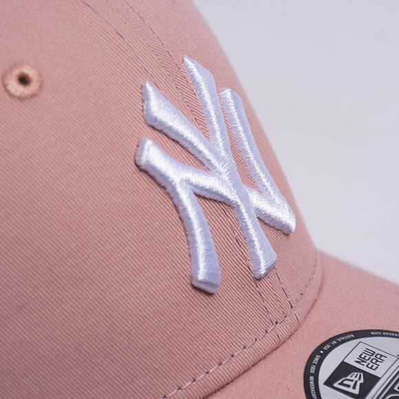 Kappe New Era - MLB Essential 9FORTY - NY Yankees - Pale Pink