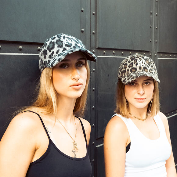 Damen Kappe New Era - MLB Cosy Animal - Snow Leopard Fleece 9FORTY - LA Dodgers - Grey / Black