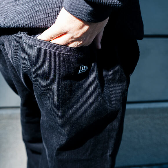 Hose New Era - Branded Cord Chino Pants - Black