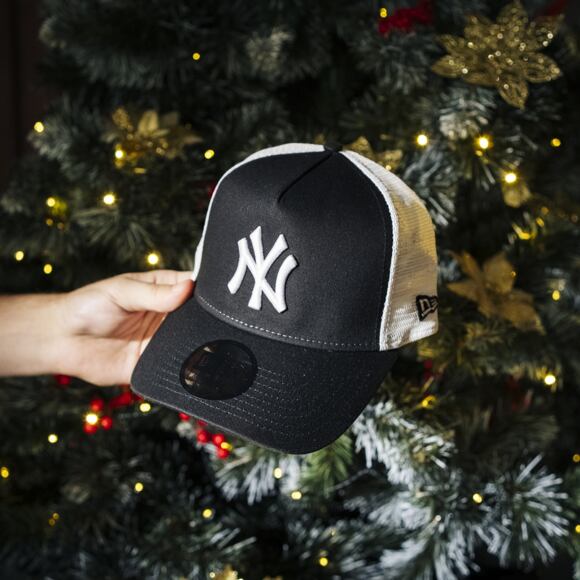 Kappe New Era - MLB Clean 9FORTY Trucker - NY Yankees - Black / White