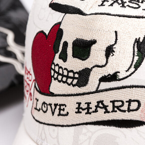 Kappe Ed Hardy - Unisex Live Fast Love Hard 5 Panel Trucker Cap - White