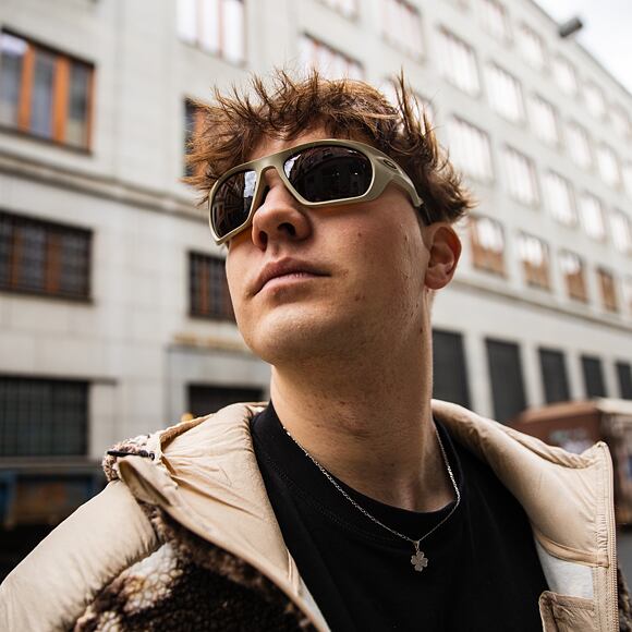 Eingespritzte Oakley Lateralis MtSnd Sonnenbrille mit TngstnPola