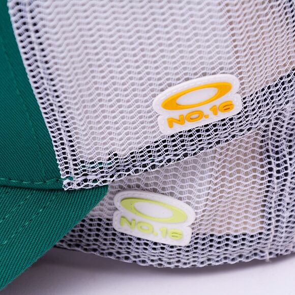 Kappe Oakley - Golf WMPO Souvenir Trucker Hat - Black/White